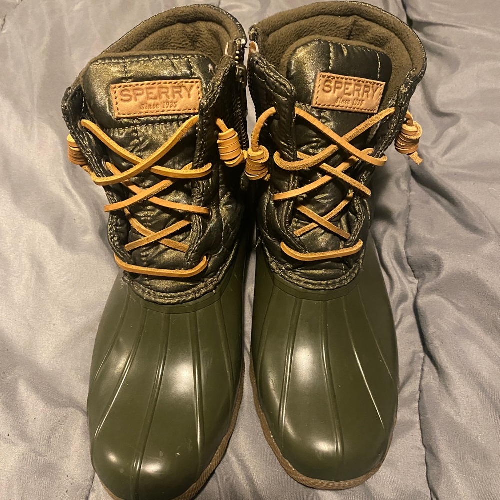 Sperry Women's Size 7 1/2 like new Olive green Saltwater Duck Boots